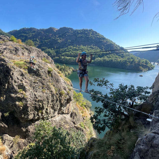 Découvrez la via-ferrata de Villefort dans les Cévennes avec Grimpéo