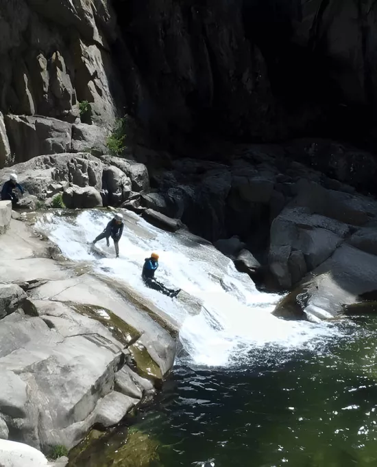 Testez le canyioning en famille en Ardèche