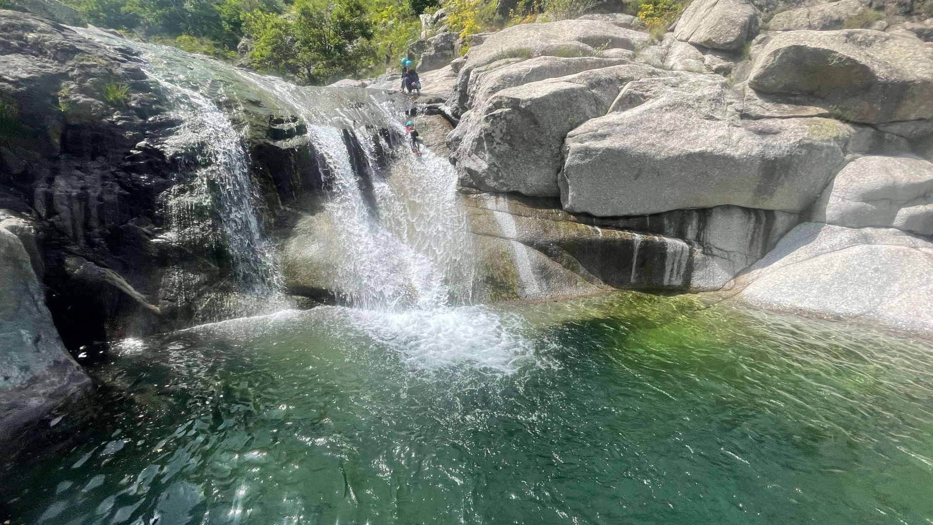 Testez le canyoning en famille en Ardèche
