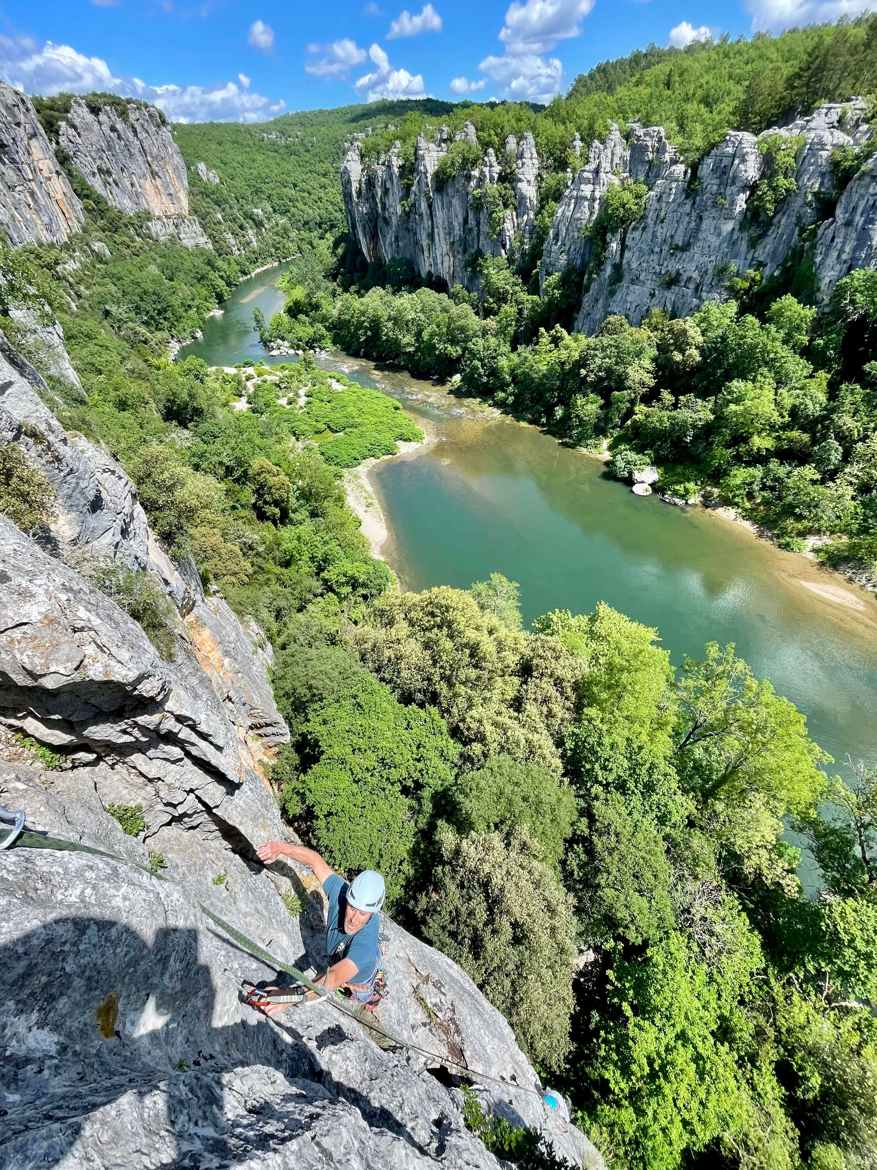 DECOUVRIR LES GORGES DE L'ARDECHE EN CANOE : UNE AVENTURE INCONTOURNABLE