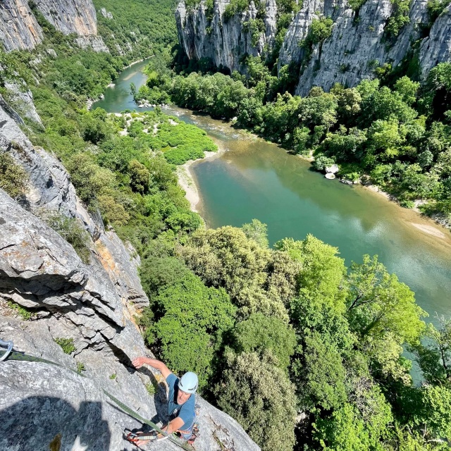 DECOUVRIR LES GORGES DE L'ARDECHE EN CANOE : UNE AVENTURE INCONTOURNABLE