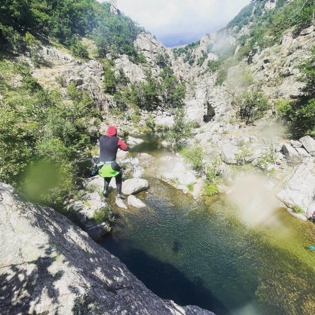 Le saut en canyoning