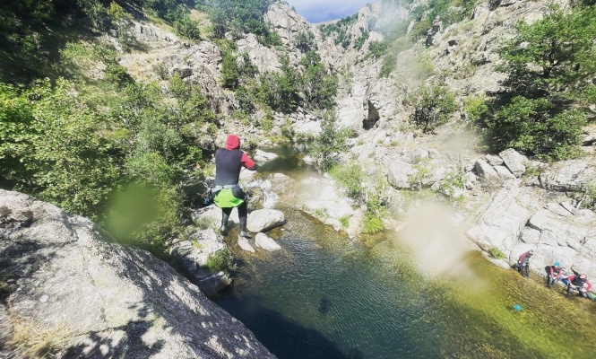Le saut en canyoning